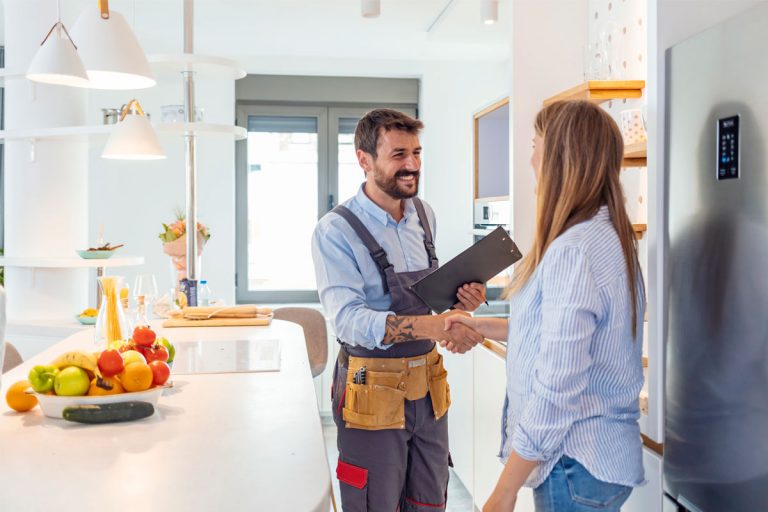 A home inspector shaking a lady's hand.